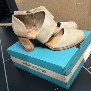 Toms Milan heels suede dune new in box